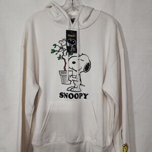 Snoopy and Woodstock planting tree hoodie men's size medium